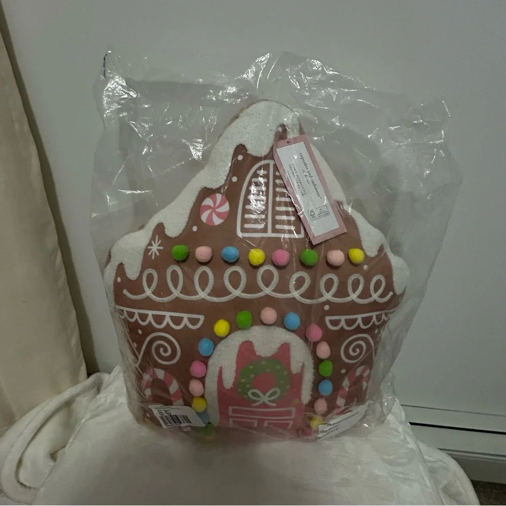 NEW Cupcakes & Cashmere Christmas Gingerbread House Pillow Holiday Decor